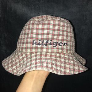 Reversible Tommy Hilfiger bucket hat